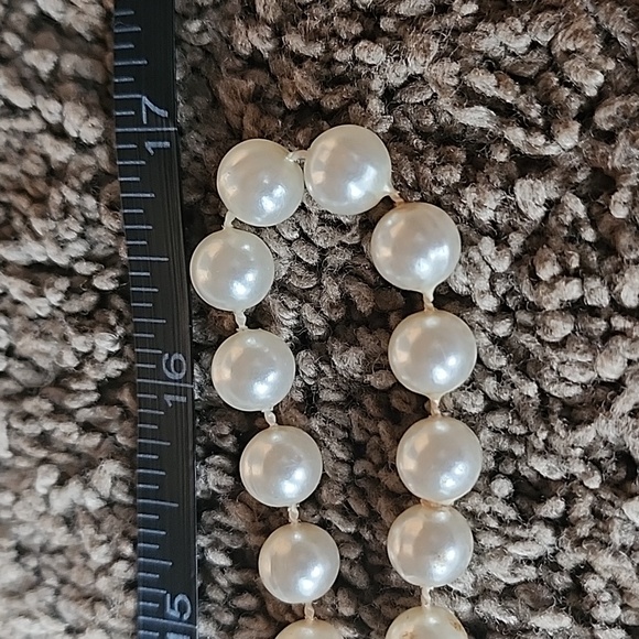 Vintage Faux Pearl Beaded Necklace – Classic White Strand - Picture 2 of 3